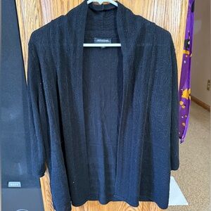 Chic Patterned black sweater